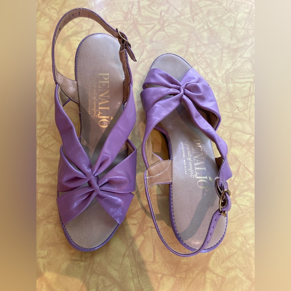 Size 6 Vintage Penaljo lavender heels